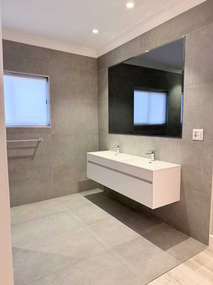To Let 2 Bedroom Property for Rent in Oakdale Western Cape